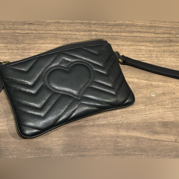 Women’s Gucci GG Marmont Wrist Wallet quilted Leather - Picture 8 of 11